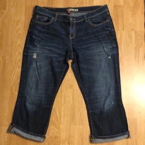BKE women’s distressed Capri/crop jeans- size 34